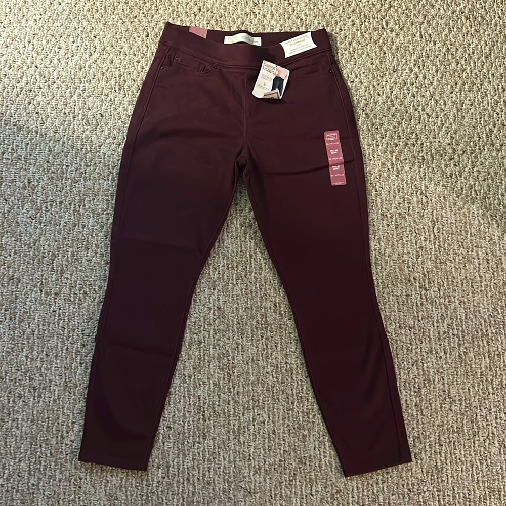 Pull-On Skinny Pants. Levi Signature.